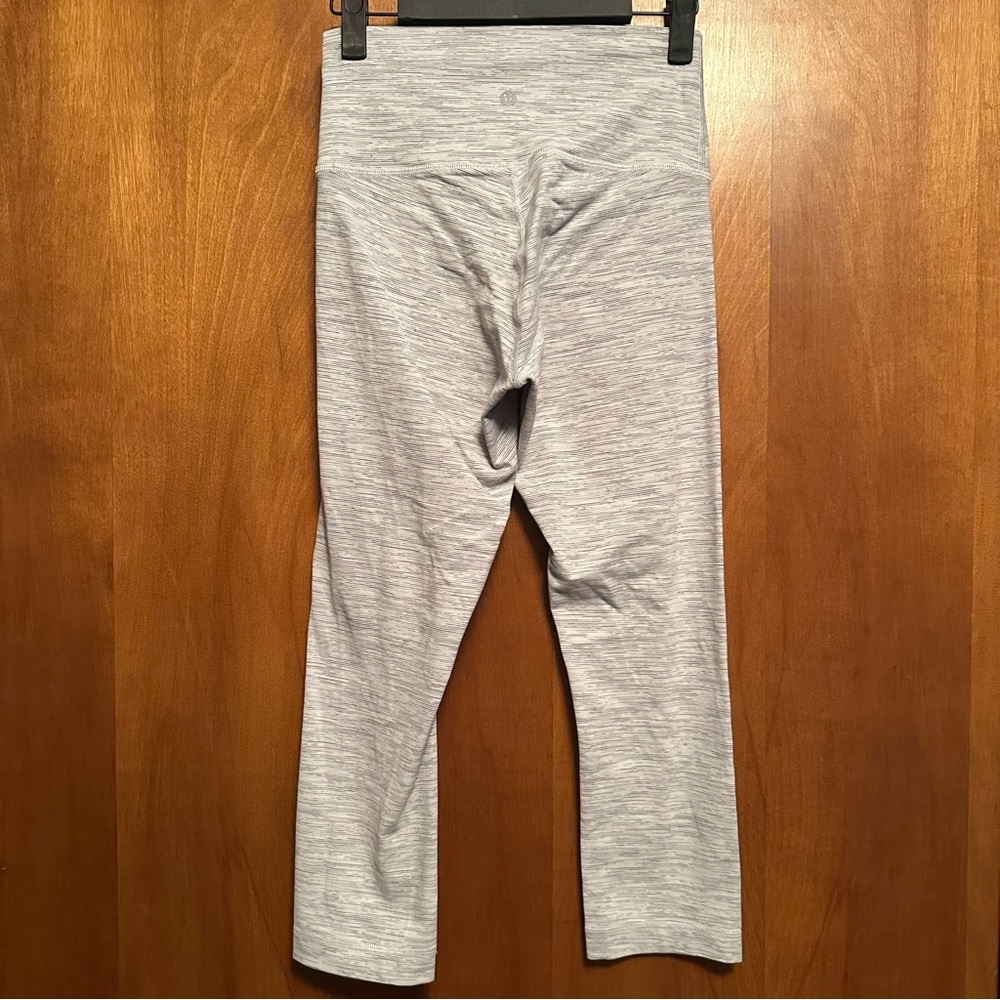 Lululemon‎ Grey Cream Leggings Crop 6
